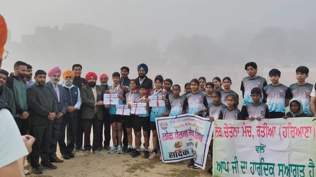 Lok Chetna Manch honored four gold medalists from Lucknow with the Bapu Gurbachan Singh Mander Award